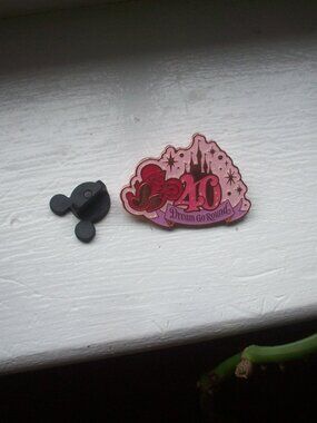 Tokyo Disney Resort Game Prize Pin Enamel 2023 TDR 40th Anniversary Minnie Pink